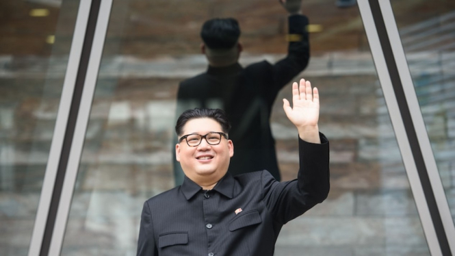 Howard X asal Australia tampil sebagai tiruan pemimpin Korea Utara Kim Jong-un di Hong Kong tahun 2018. (Getty: Anthony Wallace)