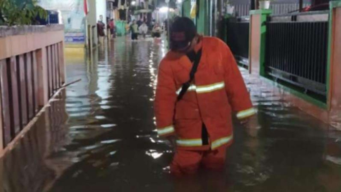 Banjir rendam pemukiman penduduk di Tangerang.
