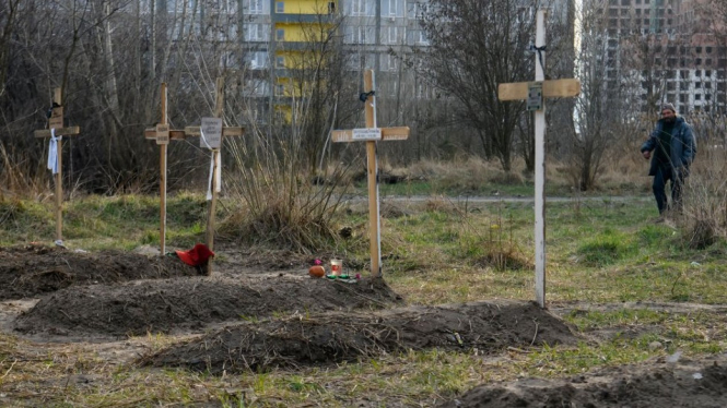 Kuburan para korban di Ukraina. Getty Images via BBC