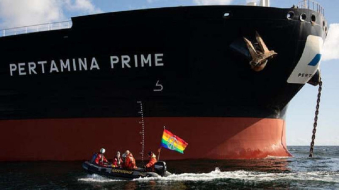 Kapal tanker Pertamina yang dicegat Greenpeace di Denmark