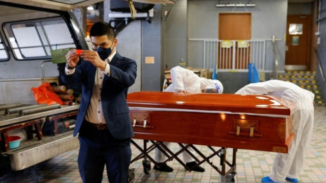  Peti mati jenazah pasien COVID-19 sebelum dikremasi, di Hong Kong, China.