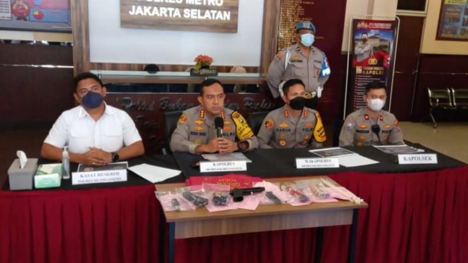 Polres Jakarta Selatan konferensi pers kasus percobaan perampokan di Cilandak.