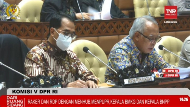 Menteri Perhubungan Budi Karya Sumadi rapat di Komisi V DPR RI.