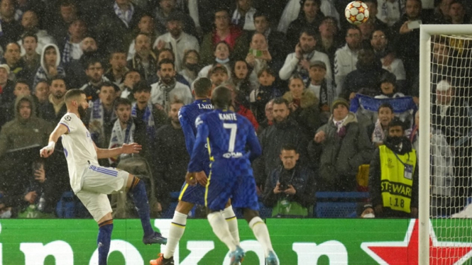 Karim Benzema mencetak gol dalam laga Chelsea vs Real Madrid