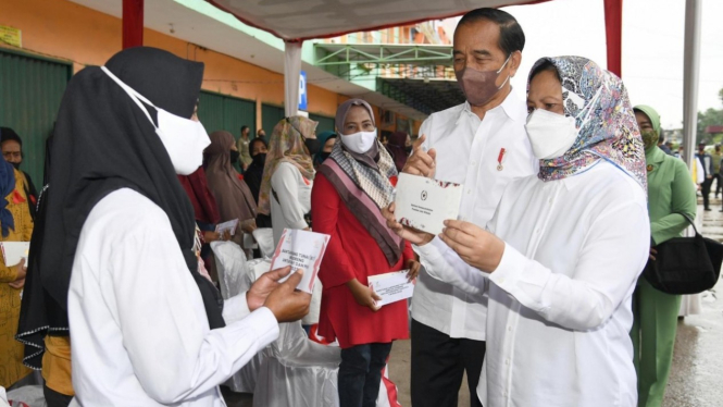 Presiden Joko Widodo didampingi Ibu Iriana melakukan kunjungan kerja ke Provinsi Jambi.