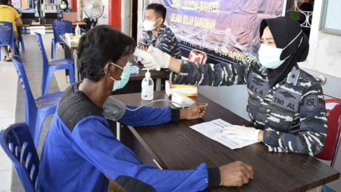 VIVA Militer: Lanal Palembang TNI AL gelar serbuan vaksinasi di Lapas Palembang