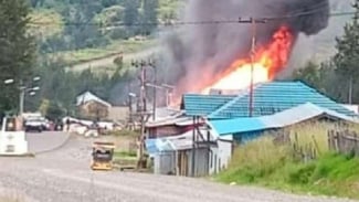 KKB Bakar Gedung SMP di Distrik Sinak Papua Tengah setelah Tembak Dua Pengemudi Ojek