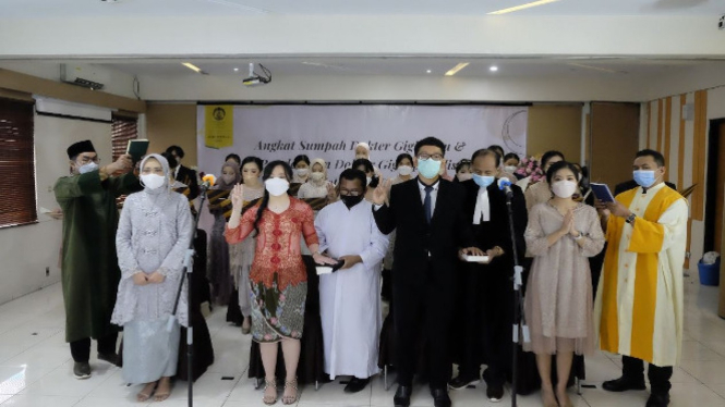 FKG UI Angkat Sumpah 25 Dokter Gigi Baru dan Pelepasan Dokter Gigi Spesialis