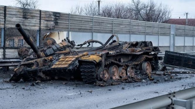VIVA Militer: Bangkai tank Angkatan Bersenjata Federasi Rusia di wilayah Ukraina