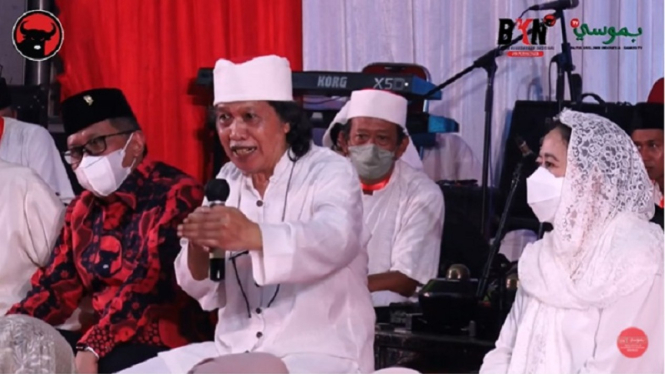 Budayawan Emha Ainun Najib atau Cak Nun di acara Ngaji Bareng PDIP
