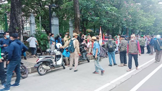 Massa aksi demo 11 April mulai memadati kawasan Monas, Jakarta Pusat