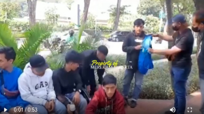 Beredar Video Polisi Razia Aksi Demo Jokowi