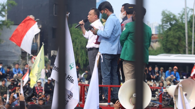 Kapolri dan Anggota DPR RI Bertemu Mahasiswa di Demo 11 April