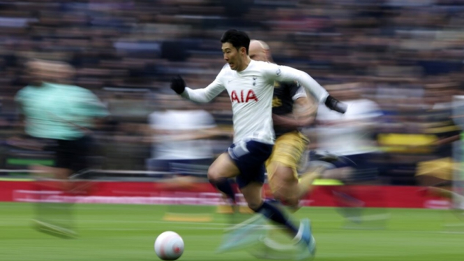 Penyerang Tottenham Hotspur, Son Heung-min saat melawan Aston Villa
