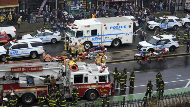 Tragedi penembakan terjadi di stasiun kereta bawah tanah Street Station di Brooklyn, New York, Amerika Serikat, Selasa 12 April 2022.