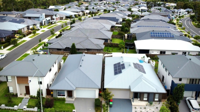 Harga sewa rumah dan tempat tinggal di sejumlah kota besar Australia hingga April 2022 telah mengalami kenaikan rata-rata 11 persen. (ABC News: John Gunn)