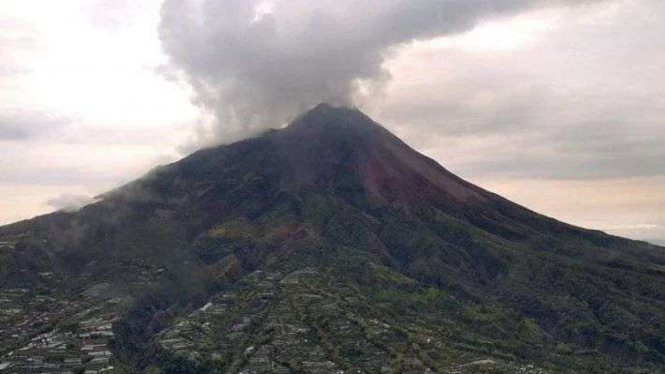 Ilustrasi - Foto udara kondisi puncak Gunung Merapi.