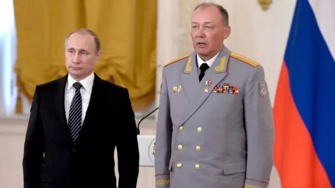 Vladimir Putin dan Aleksandr Dvornikov di Moskow. Getty Images via BBC