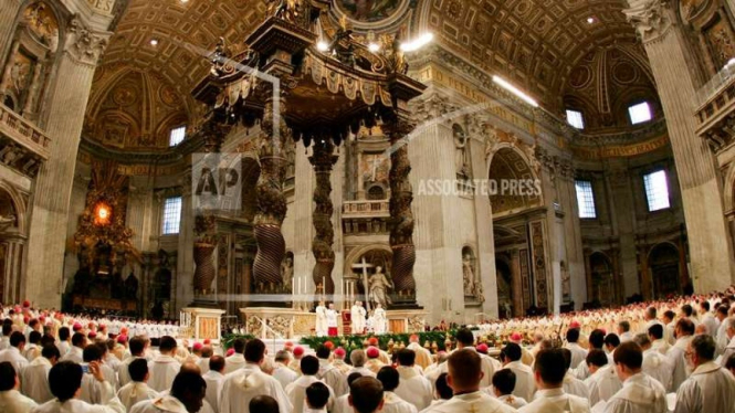 Misa Paskah di Basilica St Peter Vatikan pada tahun 2008