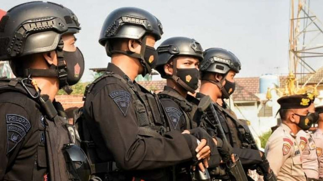 Polisi diturunkan amankan Paskah di Solo, Jawa Tengah.