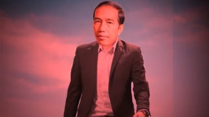 Video Pria Mirip Jokowi Jalan Mundur