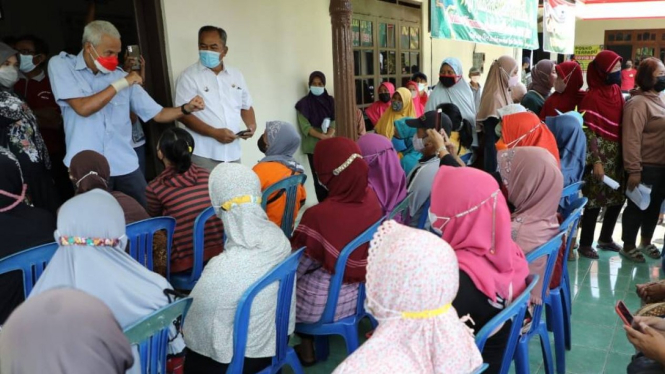 Gubernur Jawa Tengah Ganjar Pranowo pantau pembagian BLT Migor di Boyolali.