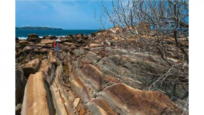 7 Tempat Wisata Di Kebumen Yang Paling Keren, Ada Pantai Dan Curug