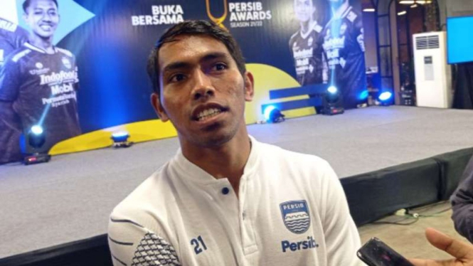 Winger Persib Bandung, Frets Butuan.