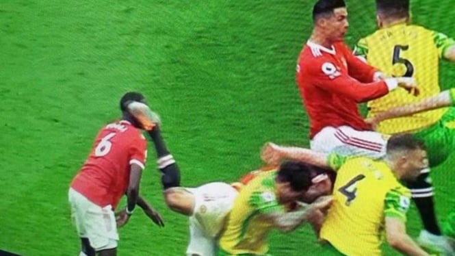 Kapten Manchester United, Harry Maguire menendang kepala Paul Pogba