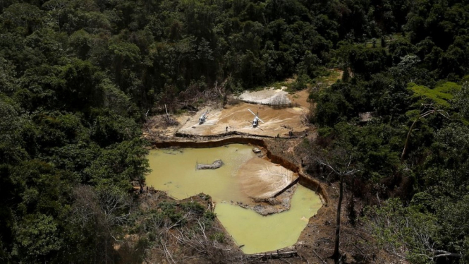 Penambangan ilegal telah terjadi di wilayah adat Amazon yang dilindungi selama bertahun-tahun. BBC Indonesia