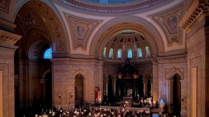 Perayaan Paskah di Cathedral of St. Paul in St. Paul, Minn, Amerika Serikat.
