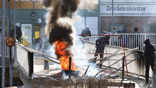 Kerusuhan akibat pembakaran Alquran di Swedia. EPA via BBC Indonesia