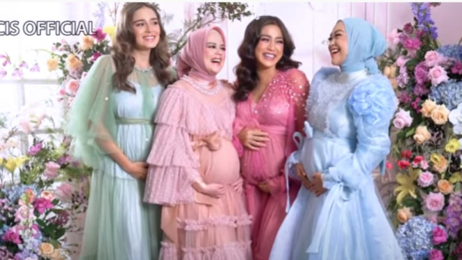 Maternity shoot Ria Ricis, Cut Meyriska, Jessica Iskandar dan Yasmine Wildblood.