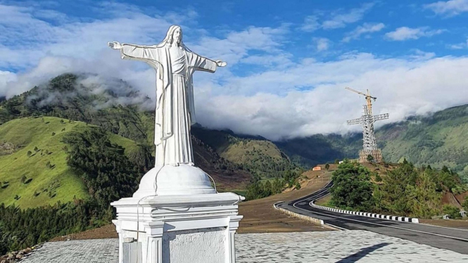 Patung Yesus di Bukit Sibea-bea