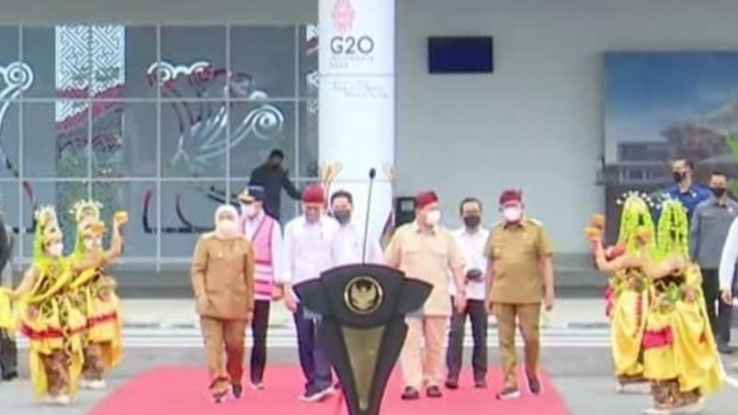 Jokowi dan Prabowo resmikan Bandara Trunojoyo, Madura.