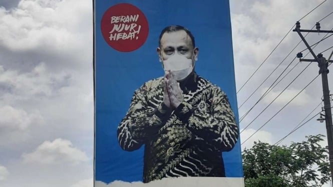 Baliho bergambar Ketua KPK Firli Bahuri di Lampung Selatan.