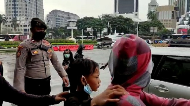 Bocah SMP asal Bekasi diamanakan aparat karena ingin ikut demo