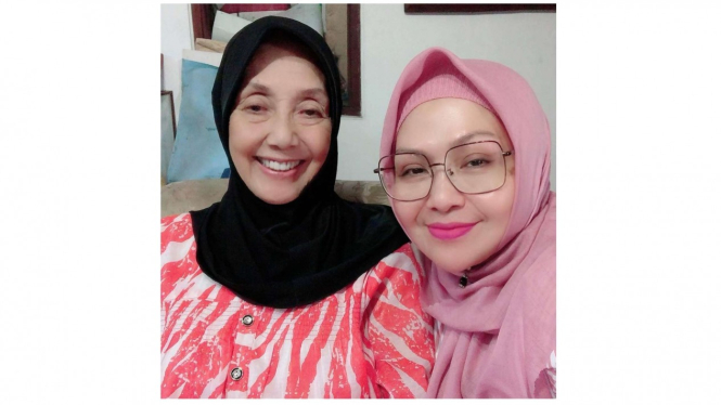 Nani Wijaya bersama Lulu Zakaria