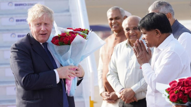 Perdana Menteri Inggris, Boris Johnson, tiba di Sarda Vallabhbhai Patel International airport di Ahmedabad, Gujarat, india.