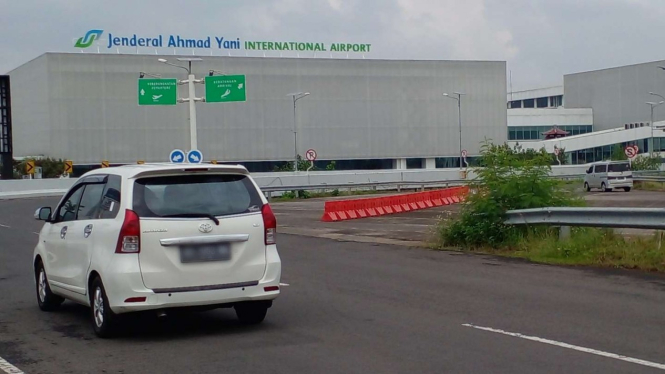 Suasana di terminal kedatangan Bandara Ahmad Yani Semarang.