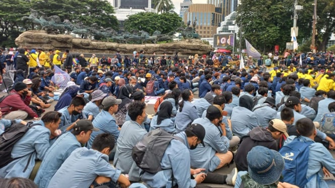 Mahasiswa demo di kawasan Patung Kuda, Jakarta.