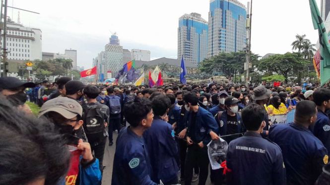 Aksi mahasiswa di kawasan Patung Kuda, Jakarta.