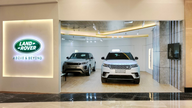 Pop-Up Display Land Rover di Pondok Indah Mall 3