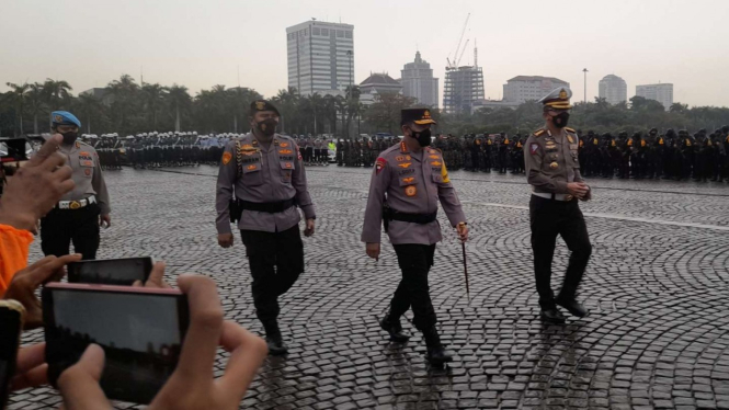Kapolri Jenderal Listyo Sigit Prabowo memimpin apel Operasi Ketupat 2022.