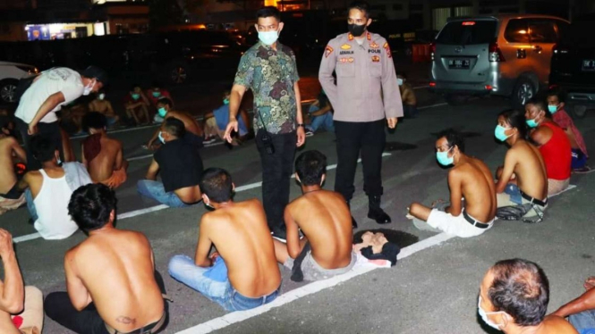 Polisi menggelar operasi premanisme di Kota Medan.