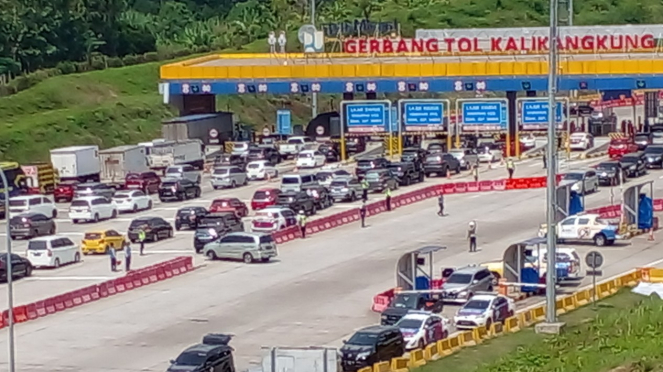 H-5, Arus Mudik Di Tol Kalikangkung Terpantau Ramai Lancar