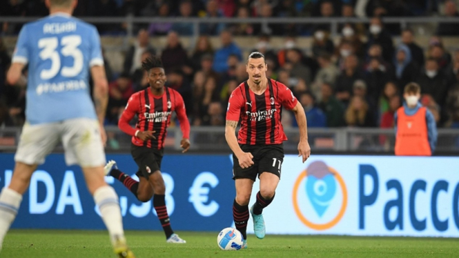 Zlatan Ibrahimovic dalam laga AC Milan melawan Lazio