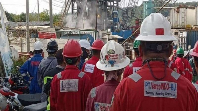 Evakuasi puluhan warga yang menjadi korban kebocoran gas PT SMGP