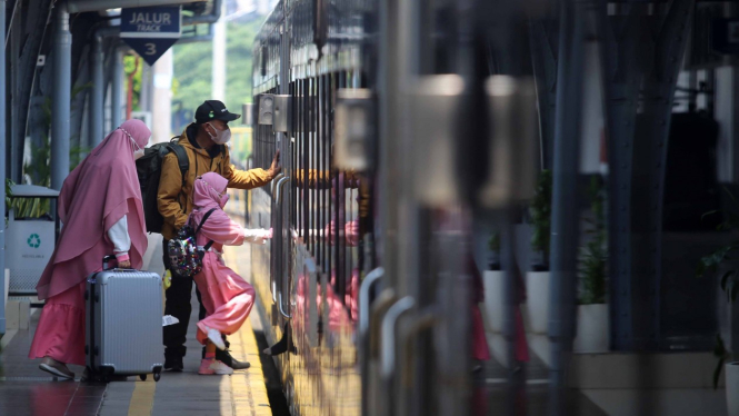 Mudik Lebaran 2022 di Stasiun Pasar Senen Jakarta Pusat.