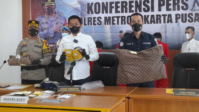 Polres Metro Jakarta Pusat merilis 3 pelaku pemerkosaan.